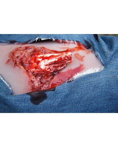 Moulage e simulazione di ferita della gamba con frattura esposta e funzione