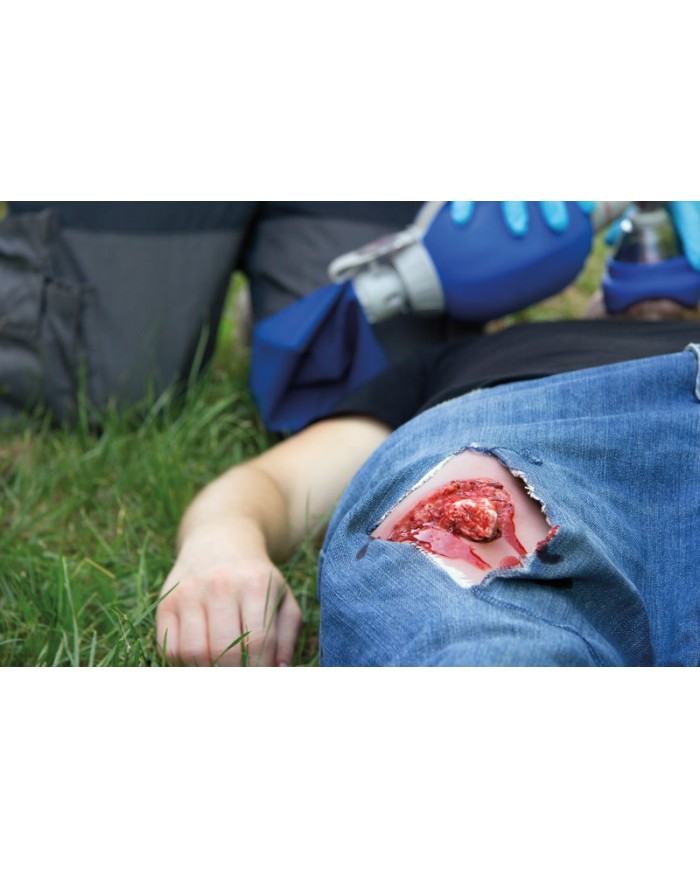Moulage e simulazione di ferita della gamba con frattura esposta e funzione