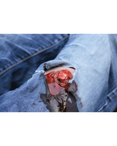 Moulage e simulazione di ferita della gamba con frattura esposta e funzione